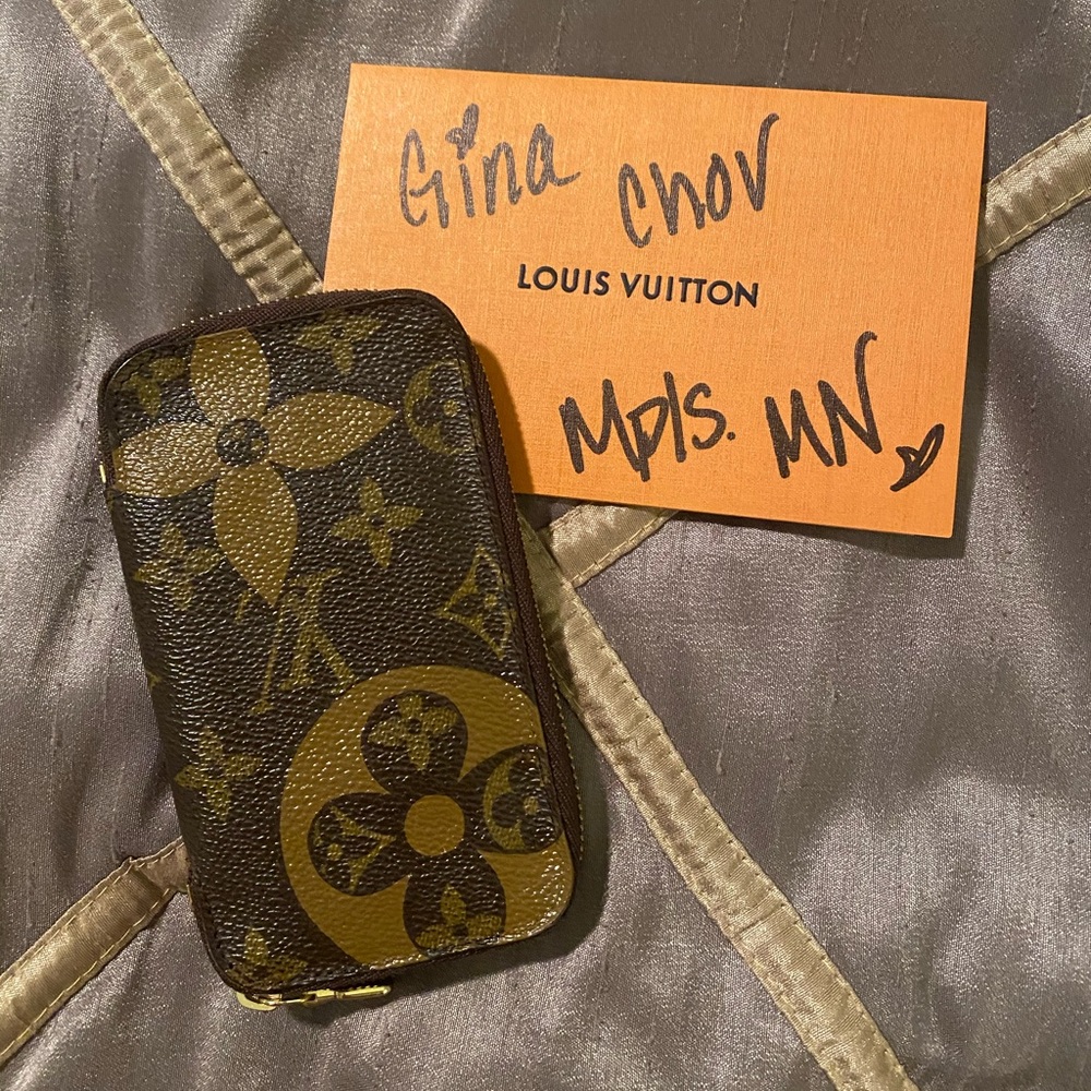 SOLD: LV 💯Authentic zip-Around Key SLG